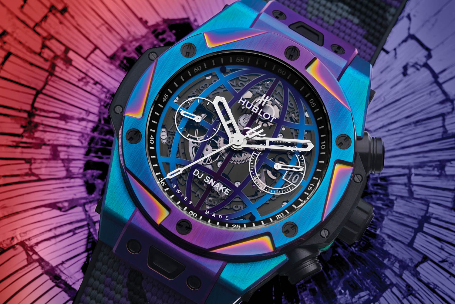 Six cut-out notches on the bezel designed by DJ Snake