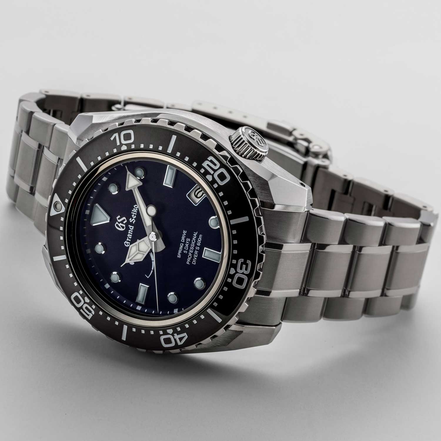 60th Anniversary Limited Edition Professional Diver’s 600M SLGA001 powered by the 2020 Spring Drive 5 Days Caliber 9RA5 (Image © Revolution)