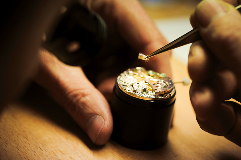 Diva: An Incomplete Introduction To The Minute Repeater